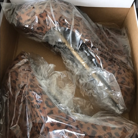 ❌SOLD❌ BNEW! Michael Antonio “Avalon” Leopard Wedge - Picture 8 of 8